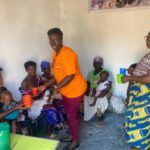 Distribution of porridge to malnourished children in the village of Mutambara I in the commune of Rumonge.